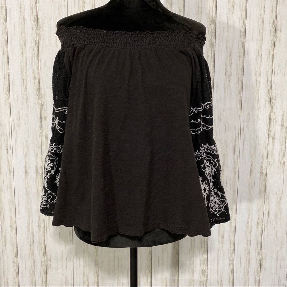 Free People off shoulder embroidered sleeve black size small - Picture 2 of 7